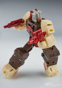 Unique Toys Heads On In To Legends Class Figure Arena With Unofficial Weirdwolf & Chromedome 08__scaled_800